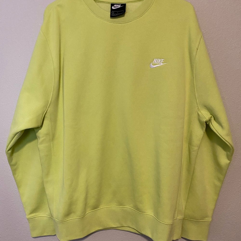 NEW Nike Crewneck!